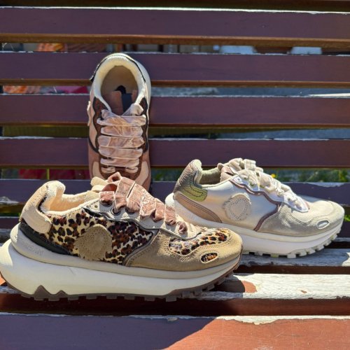 Carousel post from almareafootwear.