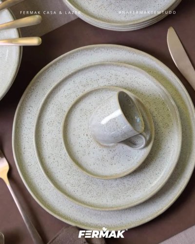 Carousel post from fermakoficial.