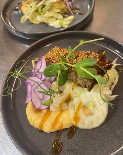 Carousel post from miditreizepontarlier.