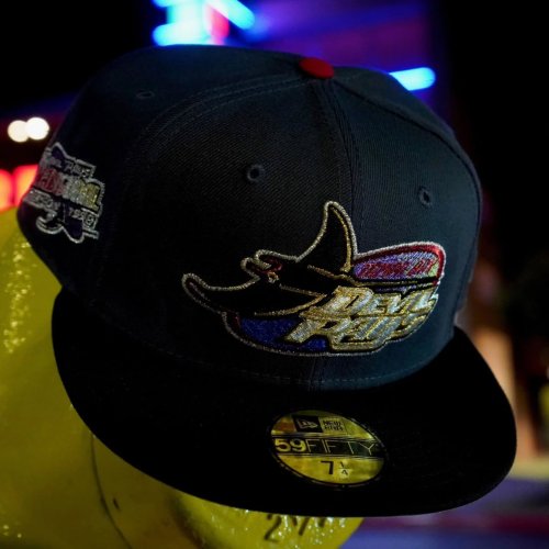 Carousel post from exclusive.fitted.