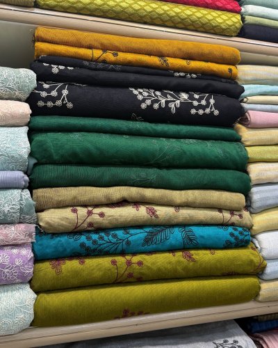 Carousel post from akbar_fabrics_.