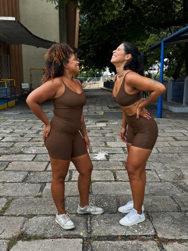 Carousel post from liveoficial.