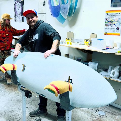 Carousel post from libtechsurf.