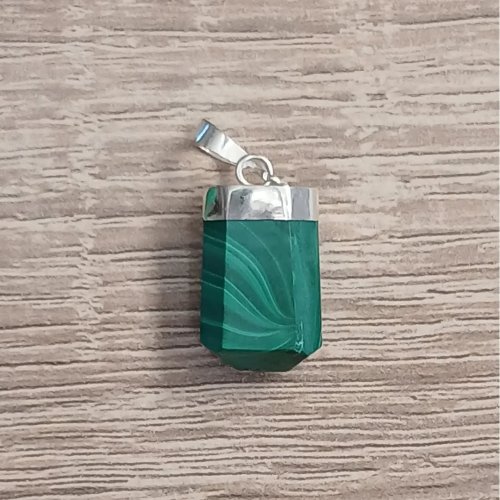 Carousel post from lemondemagiquedescristaux.