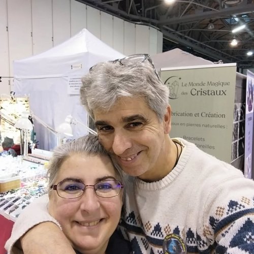 Carousel post from lemondemagiquedescristaux.