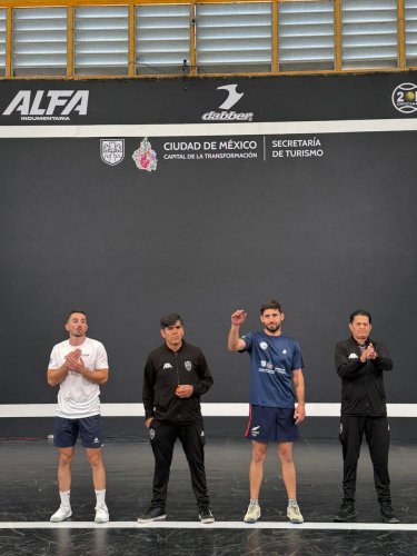 Carousel post from pelotavascachile.