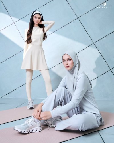 Carousel post from galeriariani.