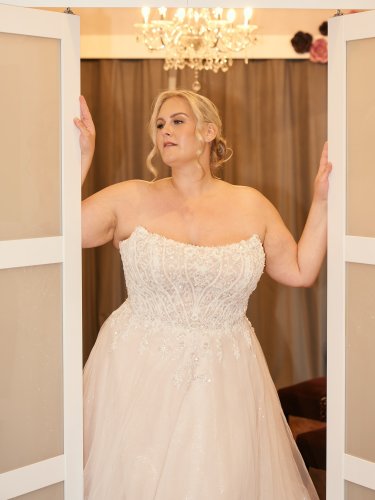 Carousel post from thecurvybridenj.