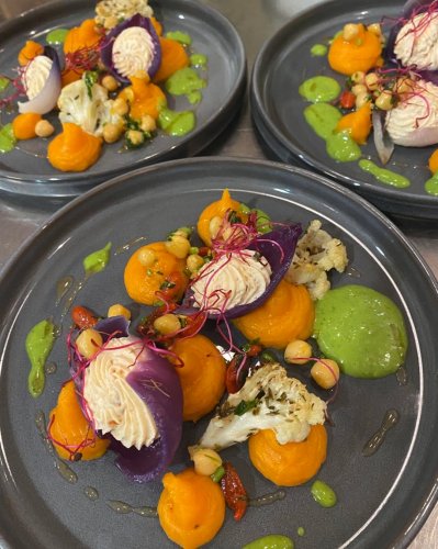 Carousel post from miditreizepontarlier.