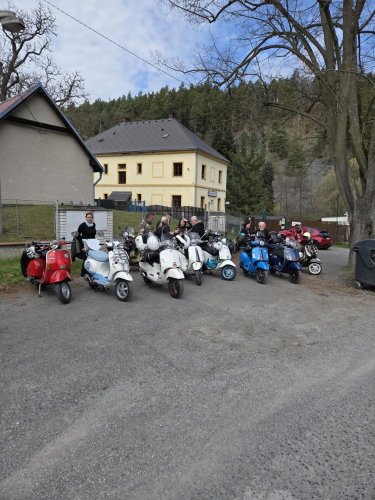 Carousel post from vespaclubplzen.cz.