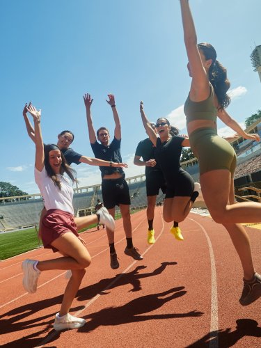 Carousel post from liveoficial.