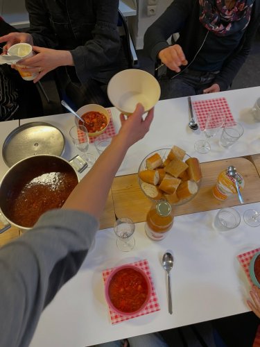 Carousel post from bibliotheeksintgillis.