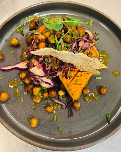 Carousel post from miditreizepontarlier.