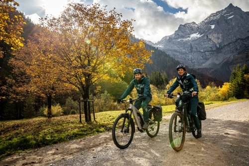 Carousel post from sportshopkarrer.