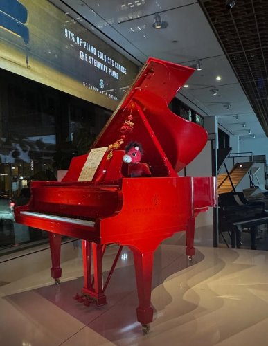 Carousel post from mongebella.