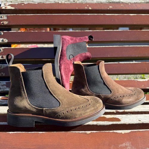 Carousel post from almareafootwear.