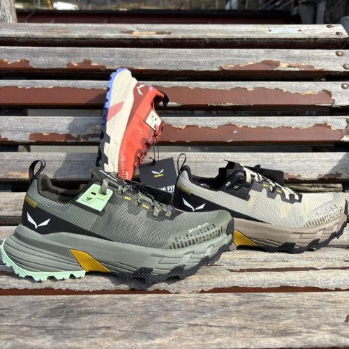 Carousel post from almareafootwear.