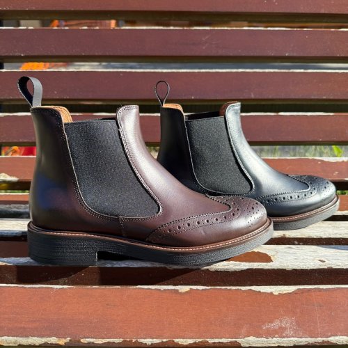 Carousel post from almareafootwear.