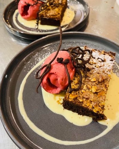 Carousel post from miditreizepontarlier.