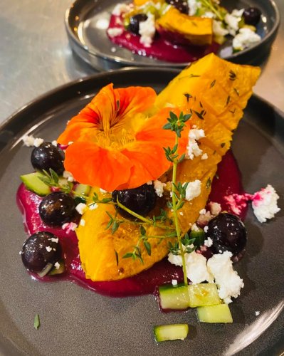 Carousel post from miditreizepontarlier.