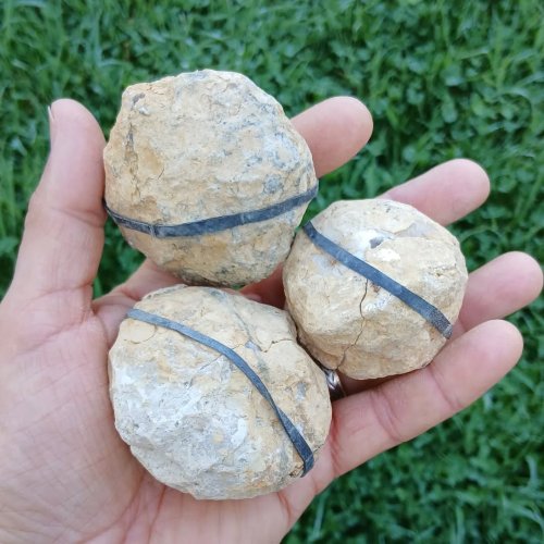 Carousel post from lemondemagiquedescristaux.