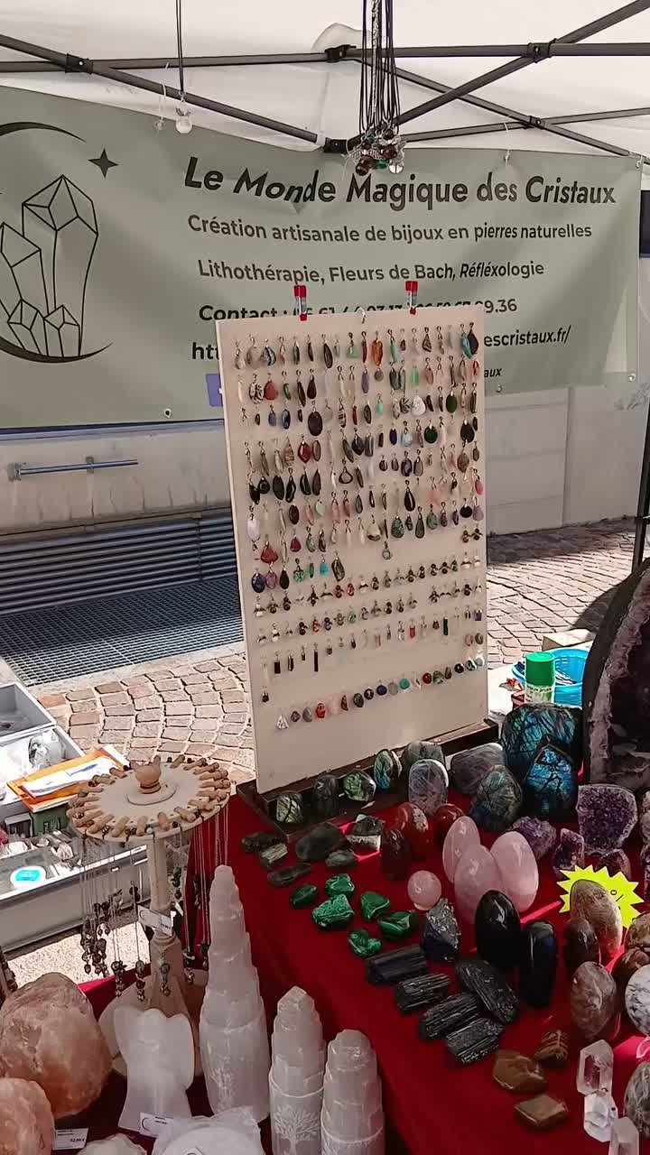 Video post from lemondemagiquedescristaux.
