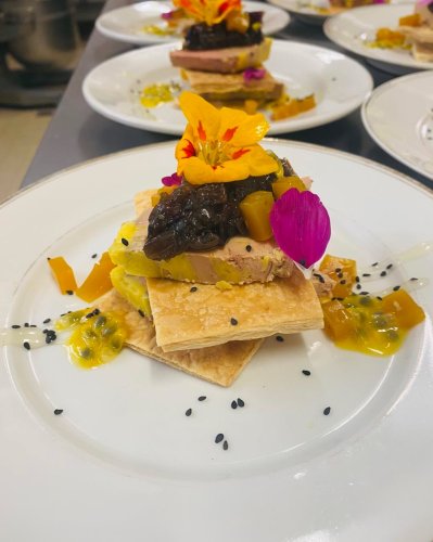 Carousel post from miditreizepontarlier.