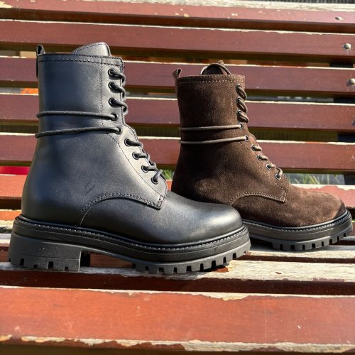 Carousel post from almareafootwear.