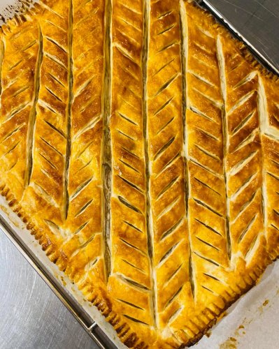 Carousel post from miditreizepontarlier.