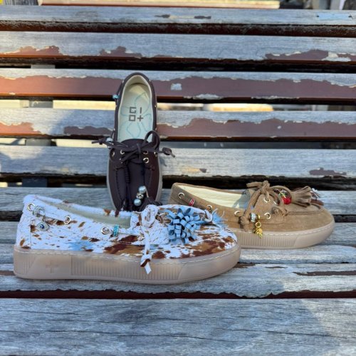 Carousel post from almareafootwear.