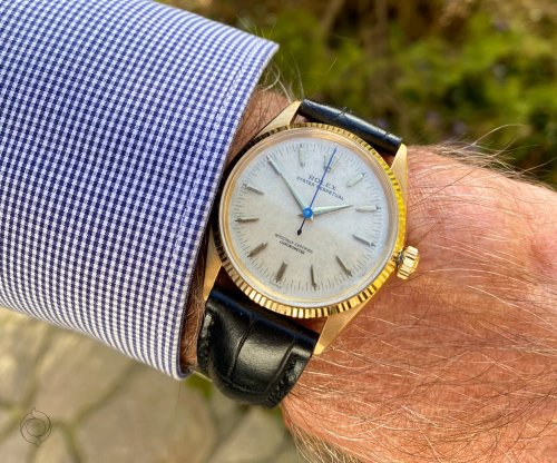 Carousel post from schoenesammleruhren.