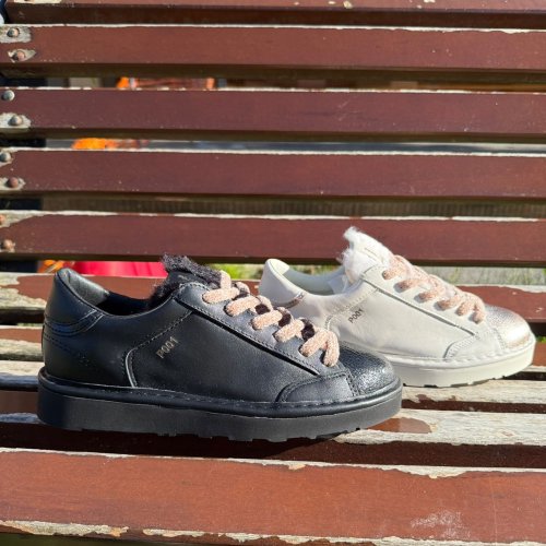 Carousel post from almareafootwear.