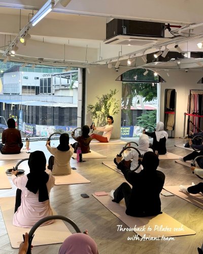 Carousel post from galeriariani.