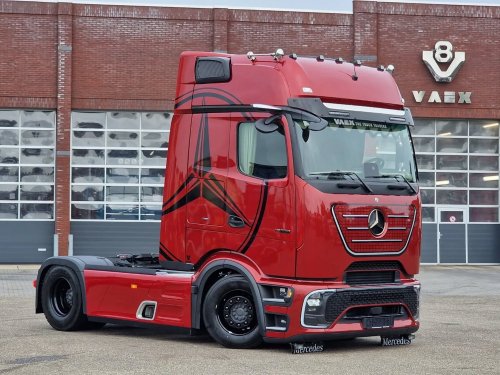 Carousel post from vaexthetrucktraders.