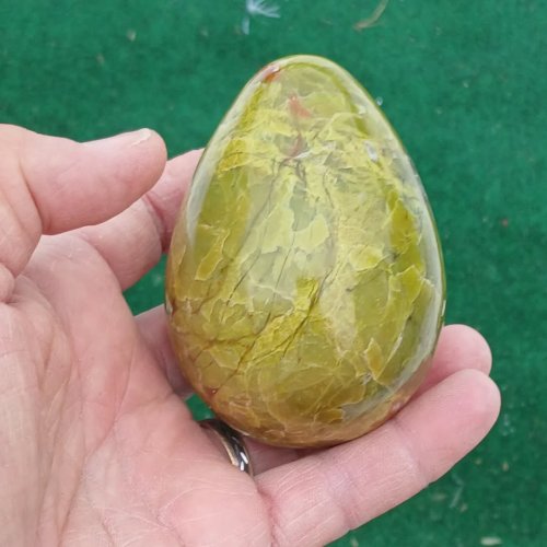 Carousel post from lemondemagiquedescristaux.