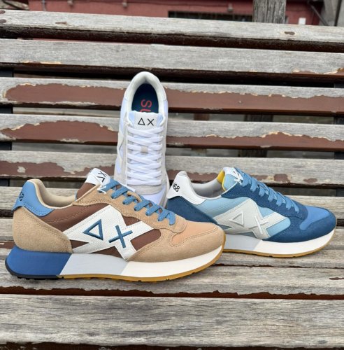 Carousel post from almareafootwear.