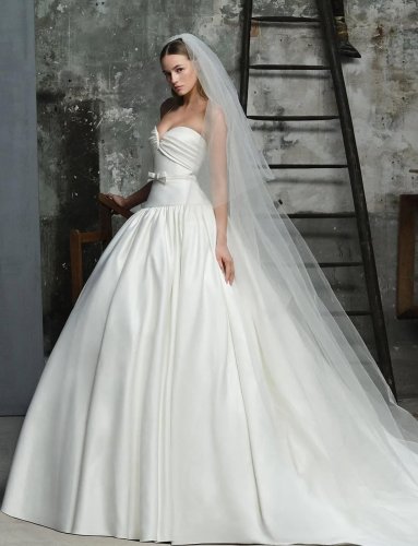 Carousel post from lelitebridal.