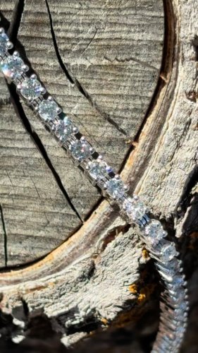 Video post from annelizabethjewelry.