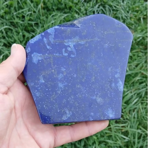 Carousel post from lemondemagiquedescristaux.