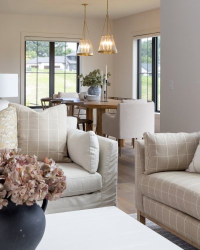 Carousel post from rowefinefurniture.