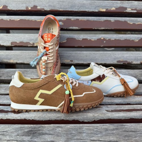 Carousel post from almareafootwear.