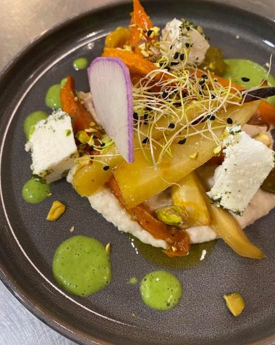 Carousel post from miditreizepontarlier.