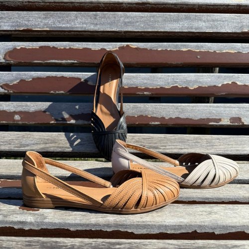 Carousel post from almareafootwear.