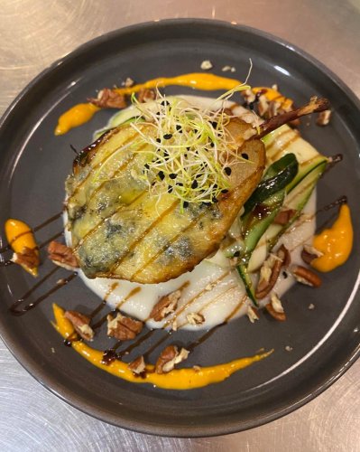 Carousel post from miditreizepontarlier.