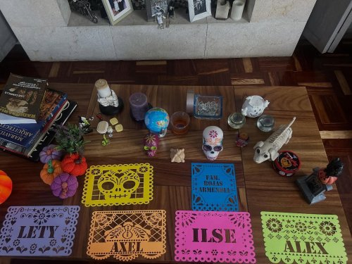 Carousel post from la_gifteria.