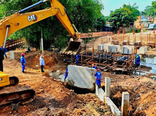 Carousel post from ananindeuapma.