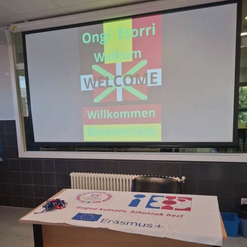 Carousel post from ellacuriazurbaranbhi.