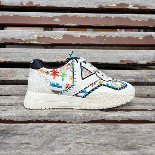 Carousel post from almareafootwear.