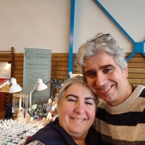 Carousel post from lemondemagiquedescristaux.