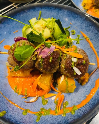 Carousel post from miditreizepontarlier.